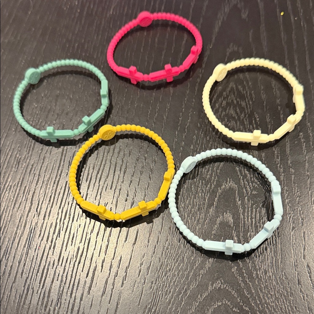 NWT Plunder Silicone Bracelet Set - Picture 2 of 3